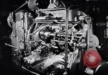 Immagine di Linea di assemblaggio in produzione Dearborn Michigan USA, 1946, secondo 31 filmato di repertorio 65675030017