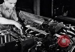 Immagine di Linea di assemblaggio in produzione Dearborn Michigan USA, 1946, secondo 42 filmato di repertorio 65675030017