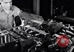 Immagine di Linea di assemblaggio in produzione Dearborn Michigan USA, 1946, secondo 44 filmato di repertorio 65675030017