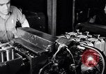 Immagine di Linea di assemblaggio in produzione Dearborn Michigan USA, 1946, secondo 48 filmato di repertorio 65675030017