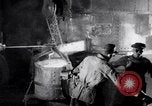 Standbild Ford Model T-Werk in Aktion United States USA, 1923, aus Sekunde 33 historischem Filmmaterial Videoclip 65675030024