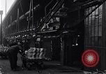 Standbild Ford Model T-Werk in Aktion United States USA, 1923, aus Sekunde 54 historischem Filmmaterial Videoclip 65675030024