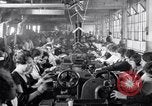 Standbild Montagelinie United States USA, 1923, aus Sekunde 44 historischem Filmmaterial Videoclip 65675030025