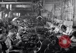 Standbild Montagelinie United States USA, 1923, aus Sekunde 45 historischem Filmmaterial Videoclip 65675030025