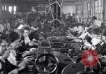 Standbild Montagelinie United States USA, 1923, aus Sekunde 48 historischem Filmmaterial Videoclip 65675030025