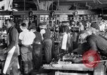 Standbild Montagelinie United States USA, 1923, aus Sekunde 53 historischem Filmmaterial Videoclip 65675030025