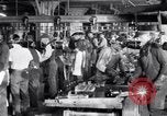 Standbild Montagelinie United States USA, 1923, aus Sekunde 55 historischem Filmmaterial Videoclip 65675030025