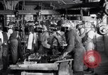 Standbild Montagelinie United States USA, 1923, aus Sekunde 59 historischem Filmmaterial Videoclip 65675030025
