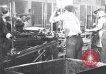 Image Ligne de montage finale Ford modèle T United States USA, 1923, de la seconde 11 séquences d'archives historiques vidéo 65675030027