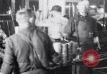 Image Ligne de montage finale Ford modèle T United States USA, 1923, de la seconde 15 séquences d'archives historiques vidéo 65675030027