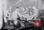 Image Ligne de montage finale Ford modèle T United States USA, 1923, de la seconde 19 séquences d'archives historiques vidéo 65675030027