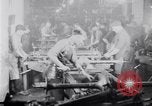 Image Ligne de montage finale Ford modèle T United States USA, 1923, de la seconde 22 séquences d'archives historiques vidéo 65675030027