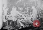 Image Ligne de montage finale Ford modèle T United States USA, 1923, de la seconde 23 séquences d'archives historiques vidéo 65675030027