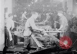 Image Ligne de montage finale Ford modèle T United States USA, 1923, de la seconde 24 séquences d'archives historiques vidéo 65675030027