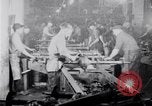 Image Ligne de montage finale Ford modèle T United States USA, 1923, de la seconde 25 séquences d'archives historiques vidéo 65675030027