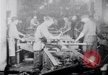Image Ligne de montage finale Ford modèle T United States USA, 1923, de la seconde 26 séquences d'archives historiques vidéo 65675030027