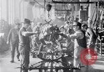 Image Ligne de montage finale Ford modèle T United States USA, 1923, de la seconde 31 séquences d'archives historiques vidéo 65675030027