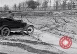 Standbild Ford Auto getestet United States USA, 1923, aus Sekunde 6 historischem Filmmaterial Videoclip 65675030028