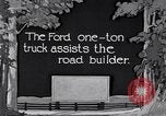 Standbild Ford Auto getestet United States USA, 1923, aus Sekunde 20 historischem Filmmaterial Videoclip 65675030028
