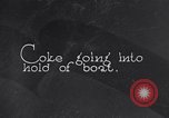 Immagine di Coke caricato su una nave Michigan United States USA, 1927, secondo 1 filmato di repertorio 65675030030
