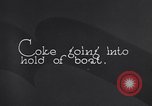 Immagine di Coke caricato su una nave Michigan United States USA, 1927, secondo 4 filmato di repertorio 65675030030