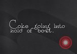 Immagine di Coke caricato su una nave Michigan United States USA, 1927, secondo 6 filmato di repertorio 65675030030
