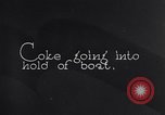 Immagine di Coke caricato su una nave Michigan United States USA, 1927, secondo 8 filmato di repertorio 65675030030