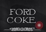 Immagine di Coke caricato su una nave Michigan United States USA, 1927, secondo 25 filmato di repertorio 65675030030