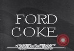 Immagine di Coke caricato su una nave Michigan United States USA, 1927, secondo 27 filmato di repertorio 65675030030