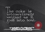 Immagine di Coke caricato su una nave Michigan United States USA, 1927, secondo 50 filmato di repertorio 65675030030
