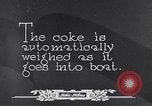 Immagine di Coke caricato su una nave Michigan United States USA, 1927, secondo 53 filmato di repertorio 65675030030