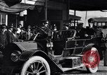 Standbild Chauffeur Automobil Dearborn Michigan USA, 1922, aus Sekunde 8 historischem Filmmaterial Videoclip 65675030039