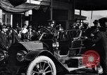 Standbild Chauffeur Automobil Dearborn Michigan USA, 1922, aus Sekunde 10 historischem Filmmaterial Videoclip 65675030039