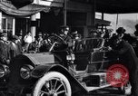 Standbild Chauffeur Automobil Dearborn Michigan USA, 1922, aus Sekunde 11 historischem Filmmaterial Videoclip 65675030039
