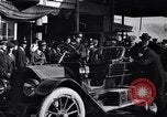 Standbild Chauffeur Automobil Dearborn Michigan USA, 1922, aus Sekunde 12 historischem Filmmaterial Videoclip 65675030039