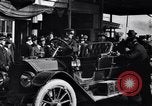 Standbild Chauffeur Automobil Dearborn Michigan USA, 1922, aus Sekunde 13 historischem Filmmaterial Videoclip 65675030039