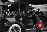Standbild Chauffeur Automobil Dearborn Michigan USA, 1922, aus Sekunde 18 historischem Filmmaterial Videoclip 65675030039