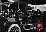 Standbild Chauffeur Automobil Dearborn Michigan USA, 1922, aus Sekunde 21 historischem Filmmaterial Videoclip 65675030039