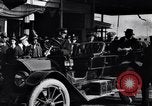 Standbild Chauffeur Automobil Dearborn Michigan USA, 1922, aus Sekunde 22 historischem Filmmaterial Videoclip 65675030039