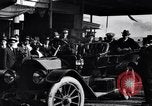 Standbild Chauffeur Automobil Dearborn Michigan USA, 1922, aus Sekunde 25 historischem Filmmaterial Videoclip 65675030039