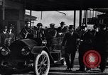 Standbild Chauffeur Automobil Dearborn Michigan USA, 1922, aus Sekunde 29 historischem Filmmaterial Videoclip 65675030039