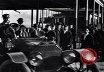 Standbild Chauffeur Automobil Dearborn Michigan USA, 1922, aus Sekunde 34 historischem Filmmaterial Videoclip 65675030039