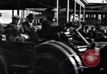 Standbild Chauffeur Automobil Dearborn Michigan USA, 1922, aus Sekunde 36 historischem Filmmaterial Videoclip 65675030039