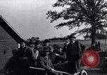 Image wagon-citerne à chevaux Dearborn Michigan USA, 1922, de la seconde 26 séquences d'archives historiques vidéo 65675030054