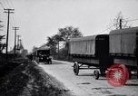 Immagine di Caravan di veicoli Ford Detroit Michigan USA, 1926, secondo 13 filmato di repertorio 65675030058