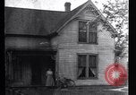 Immagine di La donna pone Detroit Michigan USA, 1952, secondo 10 filmato di repertorio 65675030068