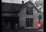 Immagine di La donna pone Detroit Michigan USA, 1952, secondo 13 filmato di repertorio 65675030068