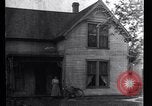 Immagine di La donna pone Detroit Michigan USA, 1952, secondo 25 filmato di repertorio 65675030068