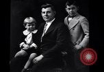 Immagine di Ritratto di gruppo Detroit Michigan USA, 1952, secondo 10 filmato di repertorio 65675030069