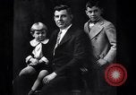 Immagine di Ritratto di gruppo Detroit Michigan USA, 1952, secondo 23 filmato di repertorio 65675030069